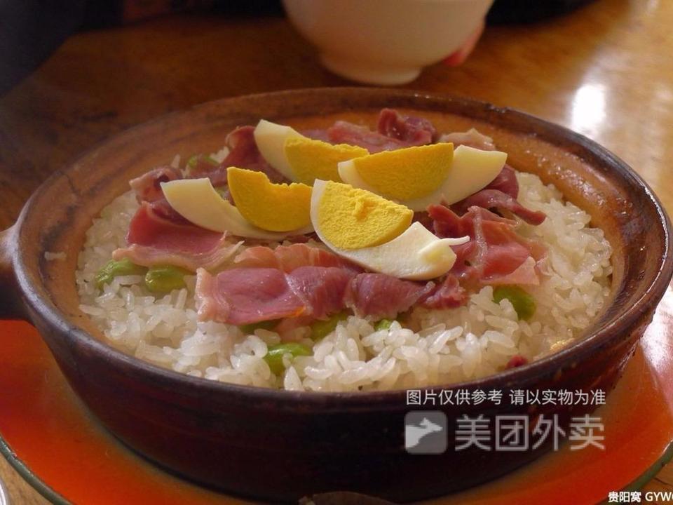 推荐菜:刘记老牌子砂锅饭烧烤位于玉溪市红塔区玉湖路26号