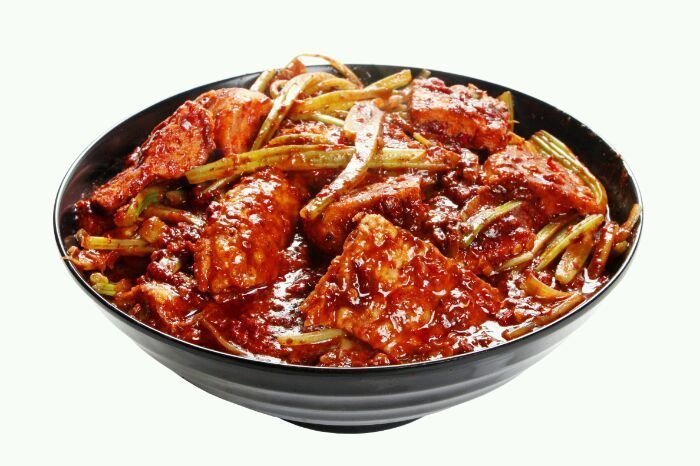 爆辣酱香鸡炒鱼排图片