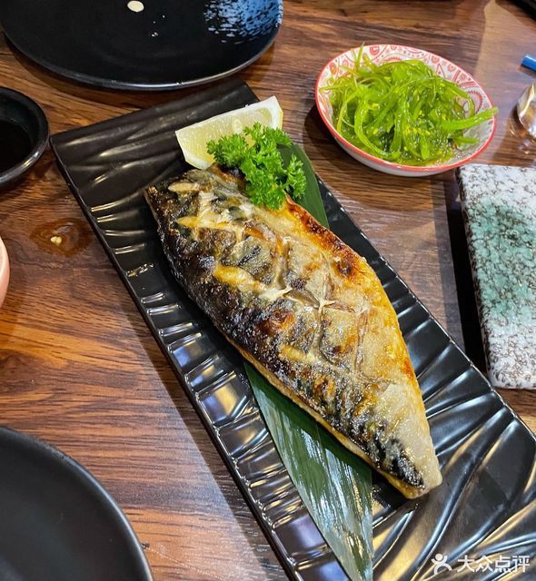 盐烤青花鱼图片