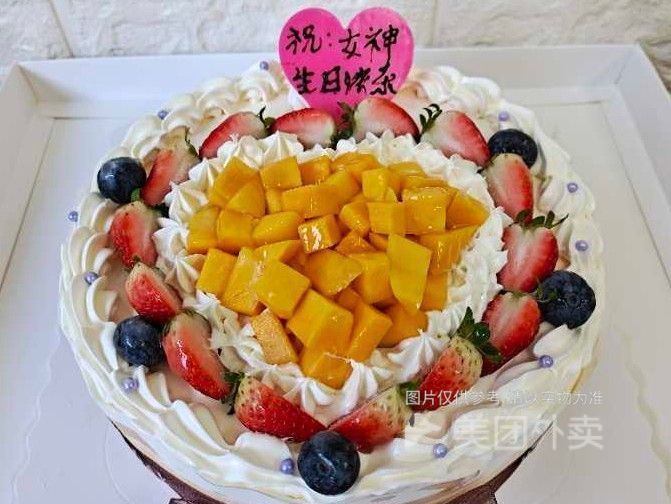 栗子芒果心草莓蓝莓蛋糕图片