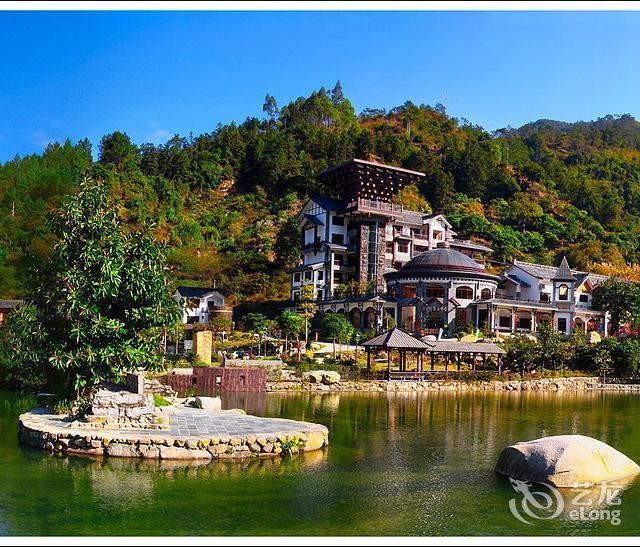 云浮天露山禅龙峡湖景酒店图片