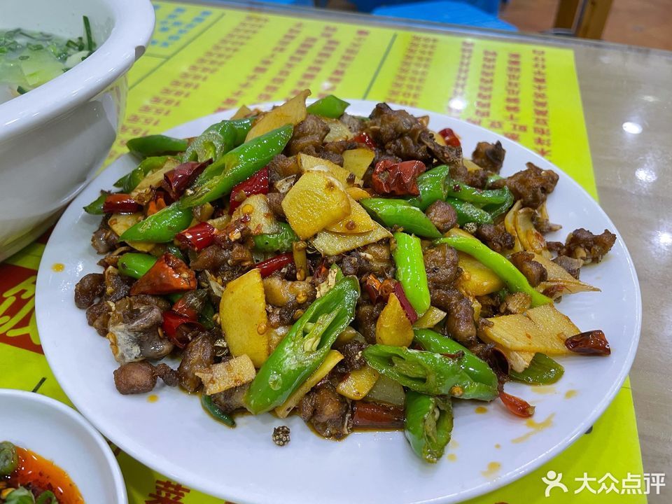 黃瓜皮蛋湯推薦菜:向陽飯店位於瀘州市瀘縣怡園路中段275號