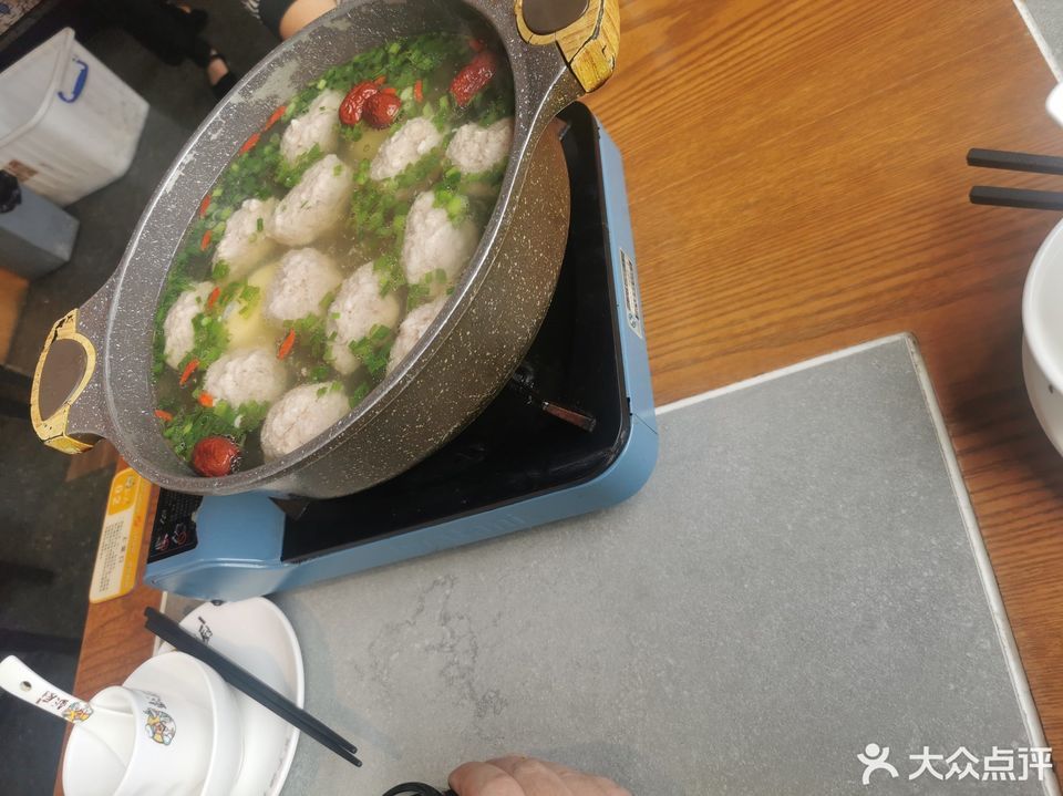 肉湯泡飯推薦菜:彭廚(邢臺店)位於邢臺市襄都區新華北路176號人民醫院