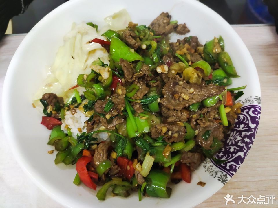 星熠煲仔屋位于长沙市岳麓区 标签:餐馆中餐餐饮快餐