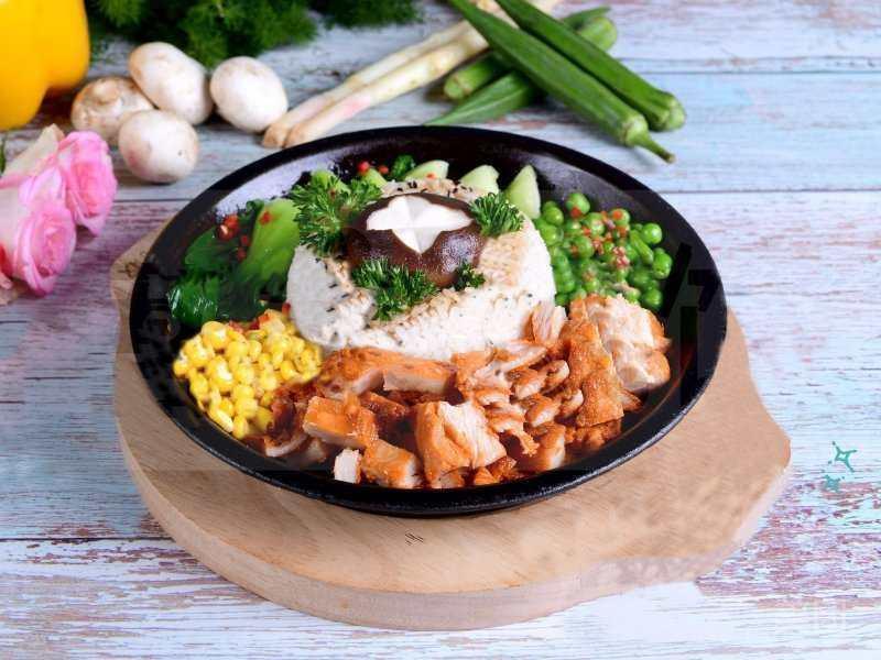 鸡丁铁板焦饭图片