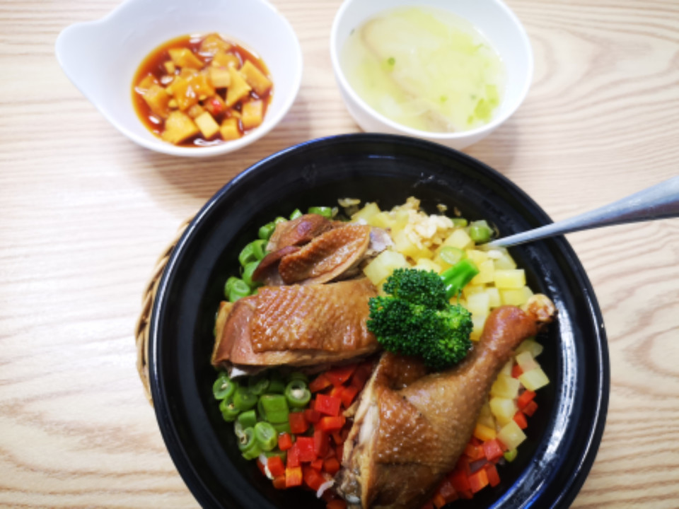 荣升记鸡腿煲仔饭图片