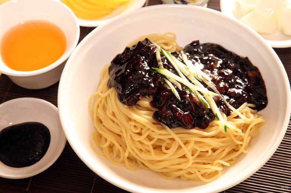 韩式炸酱面图片