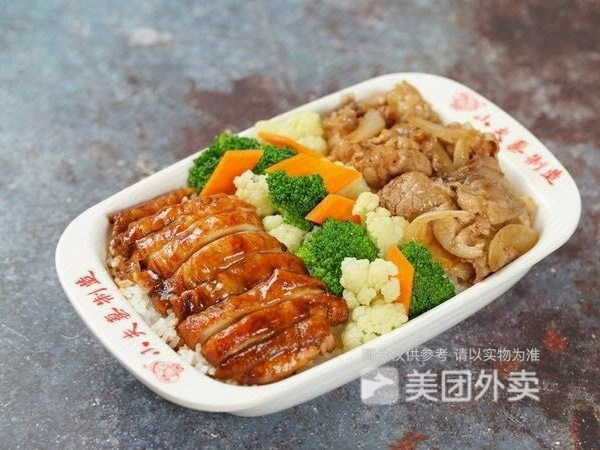 牛肉鸡排双拼饭图片
