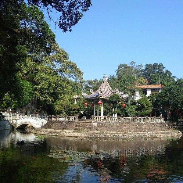 牛奶海:潮州西湖公园内的湖心亭在涵碧楼的东南面,是从新建的一个六角