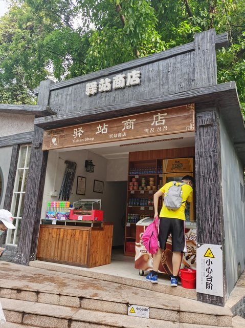 地址(位置,怎么去,怎么走,在哪,在哪里,在哪儿):肇庆市端州区迎宾