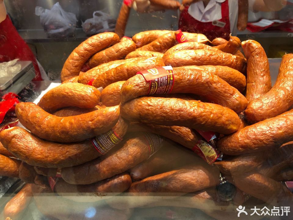 烤红肠推荐菜:哈肉联食品旗舰店(中央大街店)位于哈尔滨市道里区中央