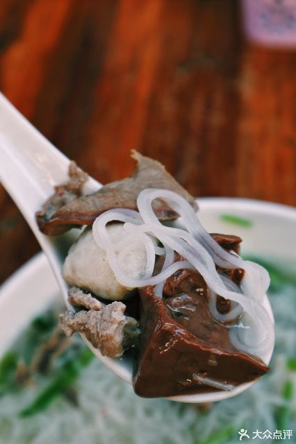 鹅肉粿条推荐菜:揭阳新亨鹅肉粿位于惠州市上排龙丰路13号1-b商场(1号