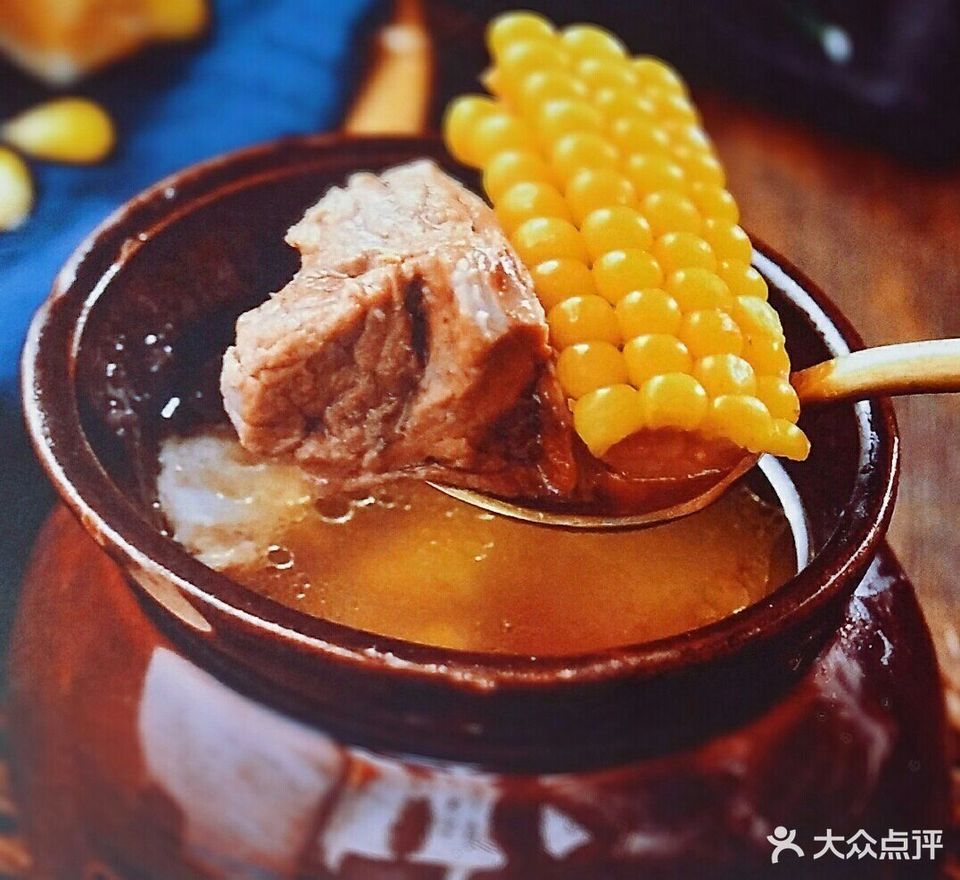 炖罐玉米排骨汤图片图片