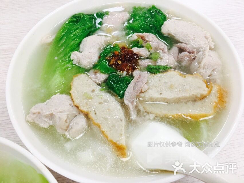 特色猪杂生菜汤饭推荐菜:明记原味汤粉王位于深圳市