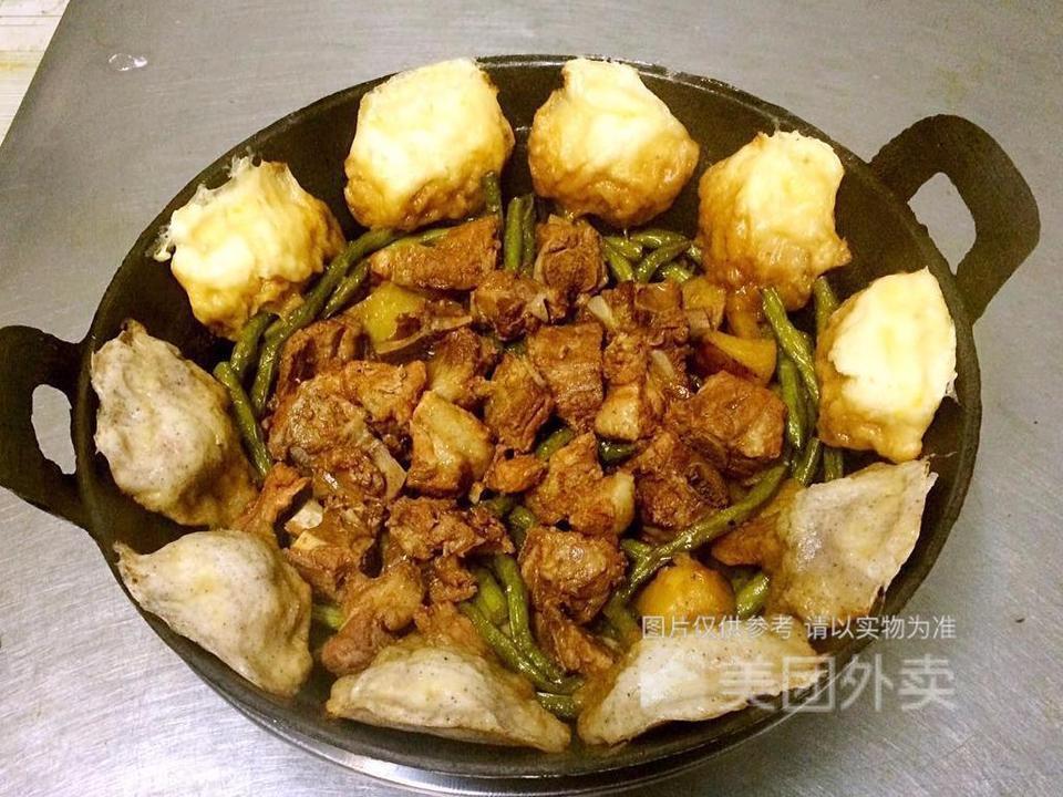 红烧肉宽粉锅排骨鲜豆角锅推荐菜:村里人一锅出位于兴安盟乌兰浩特市