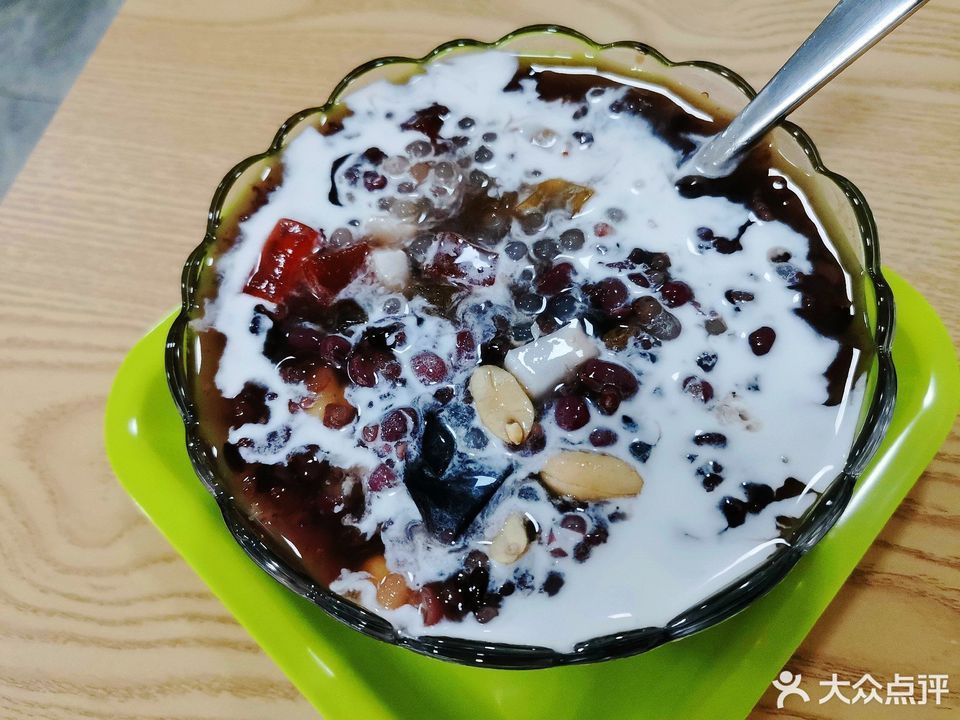 椰汁黑糯米烧仙草图片