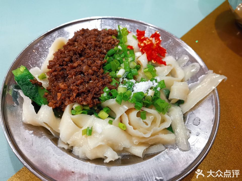 生椒牛肉刀削面图片