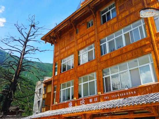 海螺沟磨西古镇