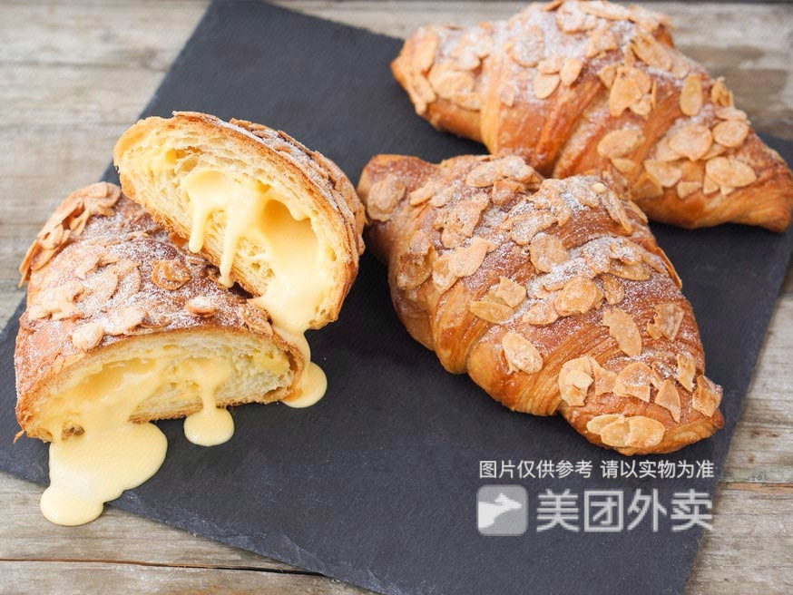 爆浆芝士牛角包图片