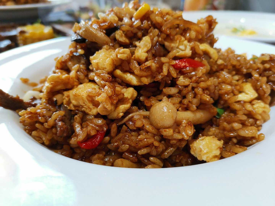 孜然牛柳菌菇炒饭图片