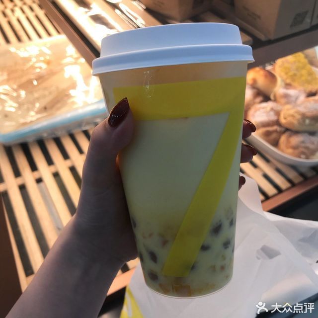 芒果白桃烏龍奶茶圖片