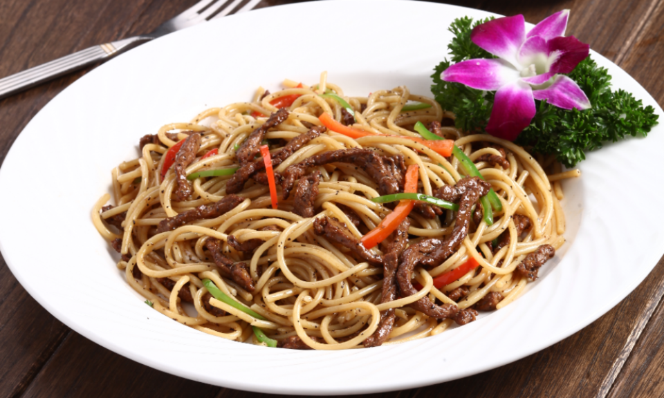 黑椒牛柳炒意粉图片