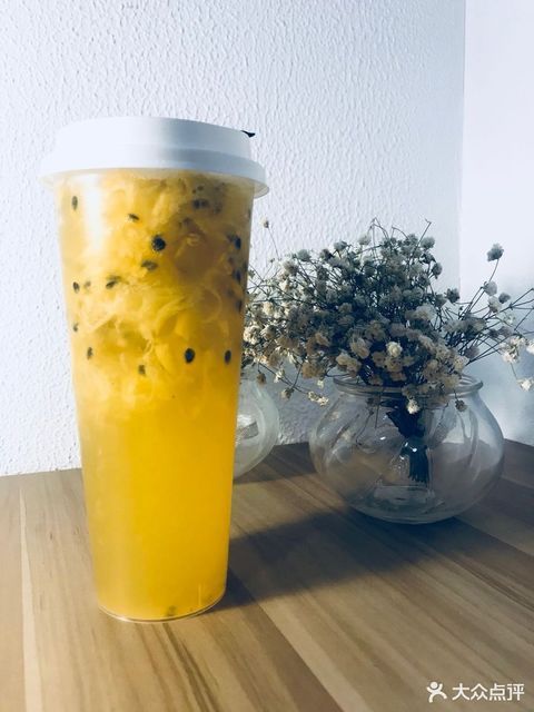 满杯凤梨百香果图片