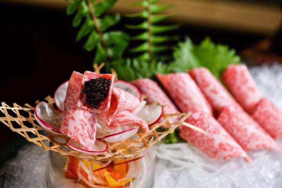 刺身拼盘七品推荐菜:樱煮和食日本料理位于厦门市思明区筼筜路