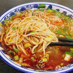 摆福军九鼎牛肉面天峻店