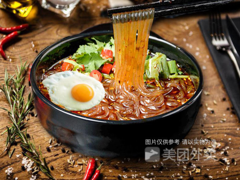 煎蛋酸辣粉图片