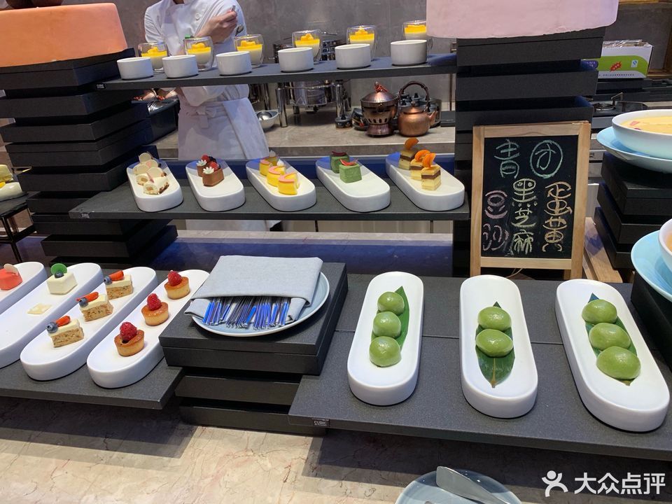 自助火锅自助甜品推荐菜:菲住布渴全日制餐厅位于杭州市余杭区文一