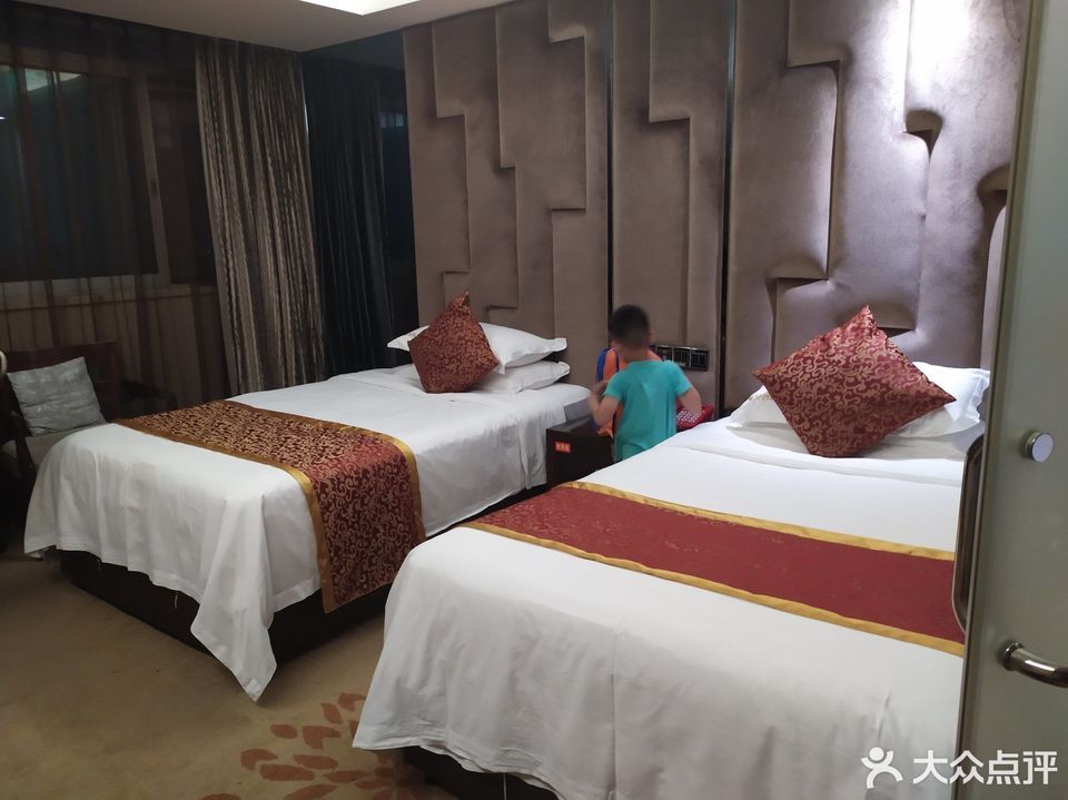 > 华源国际大酒店