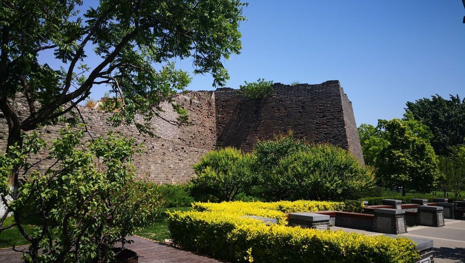 西便门城墙遗址公园图片