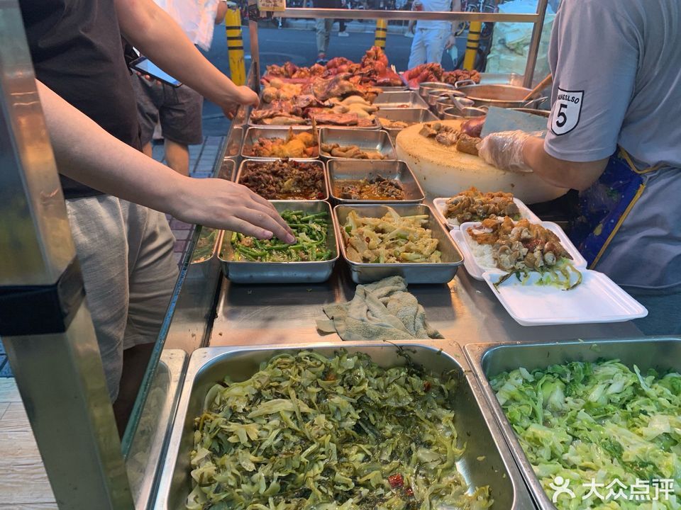 老字号隆江猪脚饭位于深圳市福田区中电大院 标签:小吃快餐餐饮快餐