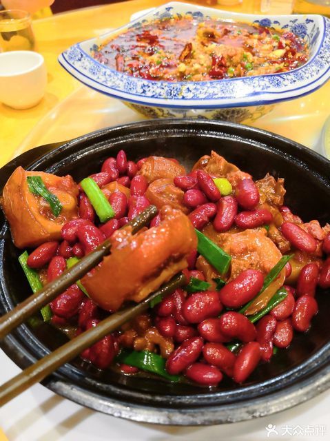 香麻鸡推荐菜:毛家饭店位于贺州市富川瑶族自治县富川富阳镇民族南路
