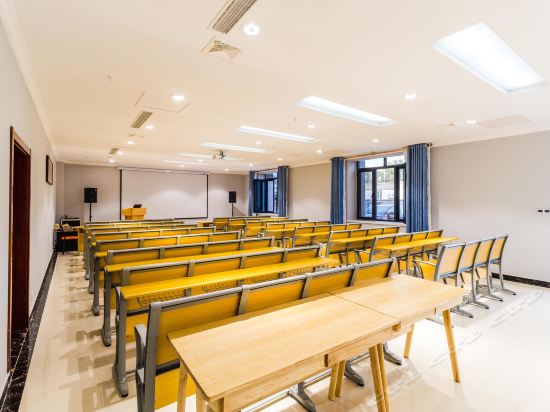 保定步月主题酒店