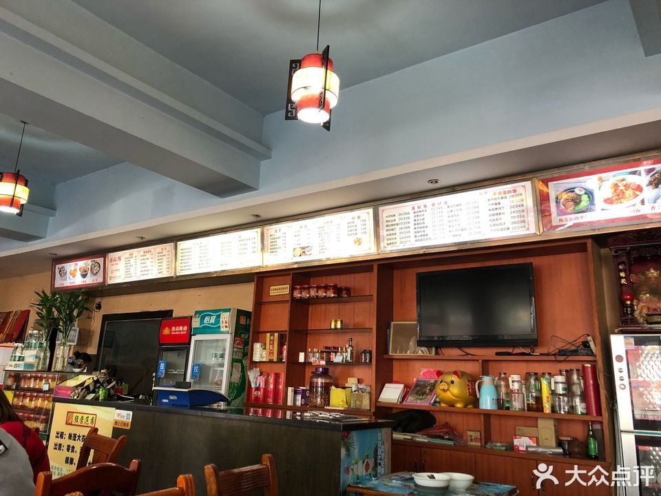 杨裕兴(南岳店)位于衡阳市南岳区 标签:餐饮快餐粉面馆中式快餐餐馆