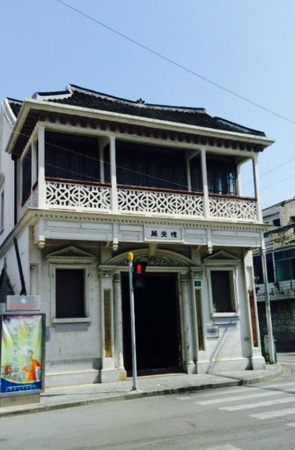 万安楼位于上海市浦东新区万安街与高行街交汇处西北