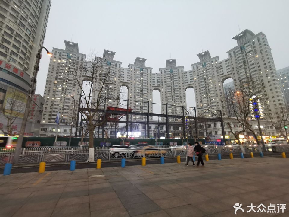 青岛科技街电子产品批发维修商场图片