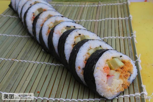 鸭蛋黄寿司图片