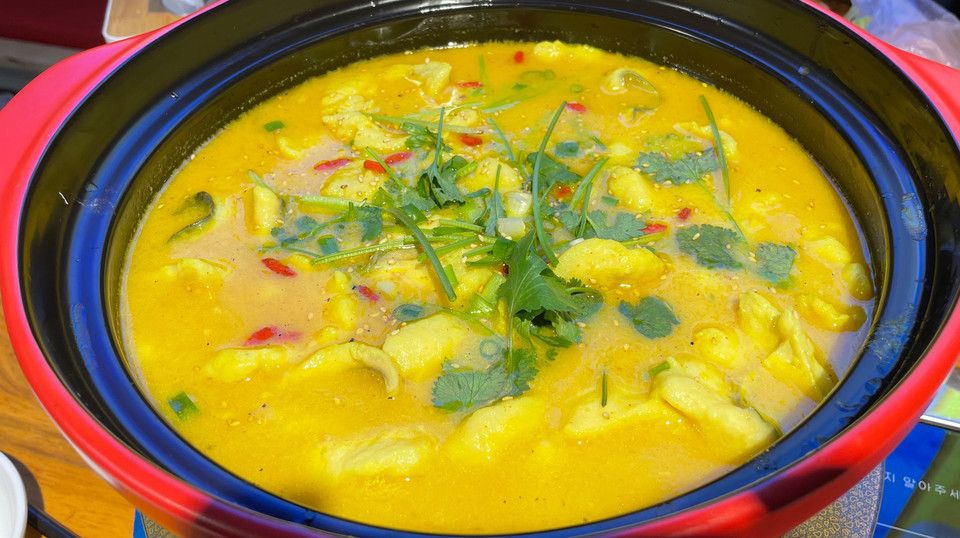 喵鲨豆花鱼火锅紫御新街店