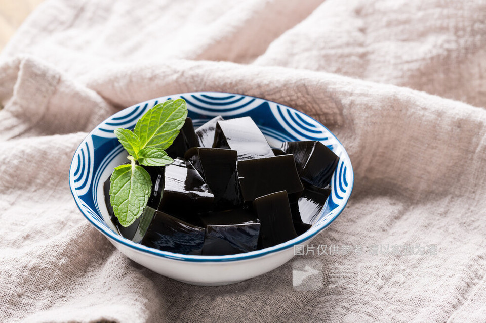龟苓膏糖水图片