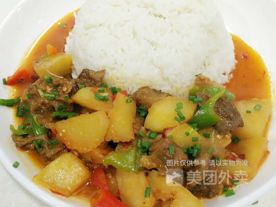 土豆燒牛肉蓋澆飯圖片