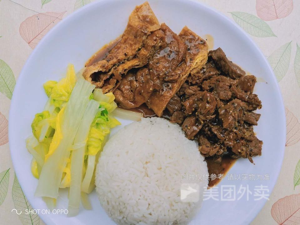 滷牛肉飯圖片