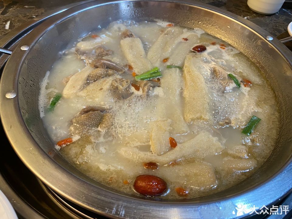济南市 餐饮服务 餐馆 正餐 中餐正餐 > 苗颖竹荪鹅推荐菜:分类:餐馆