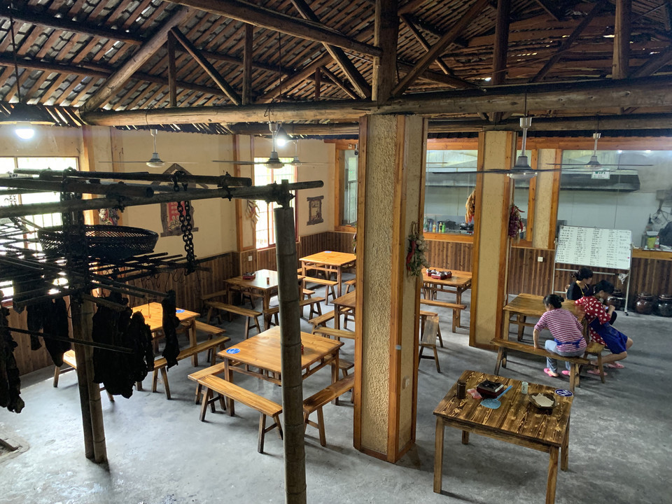 老农村柴火饭店