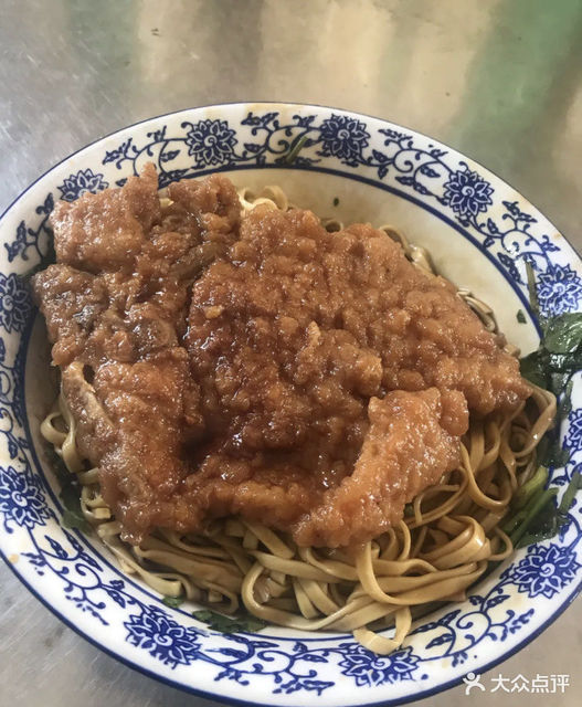 红烧大排热拌面图片