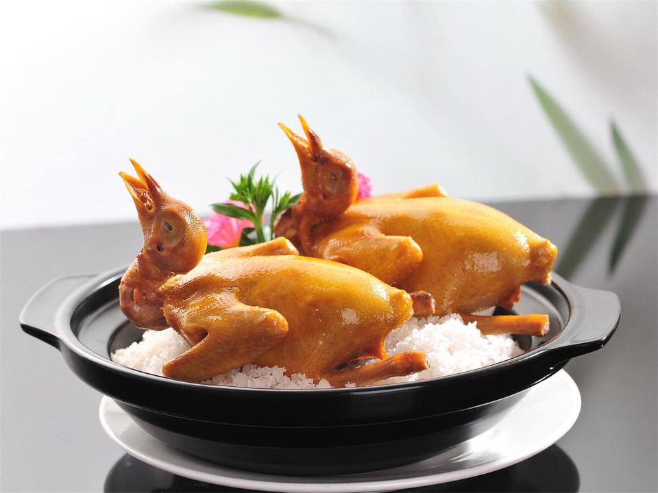 大鸽饭红烧鸽推荐菜:大鸽饭(岗顶一店)位于广州市天河区天河路633号