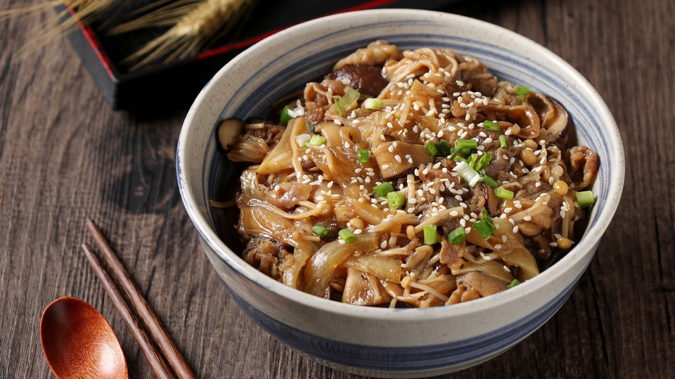 招牌日式牛肉饭定食图片