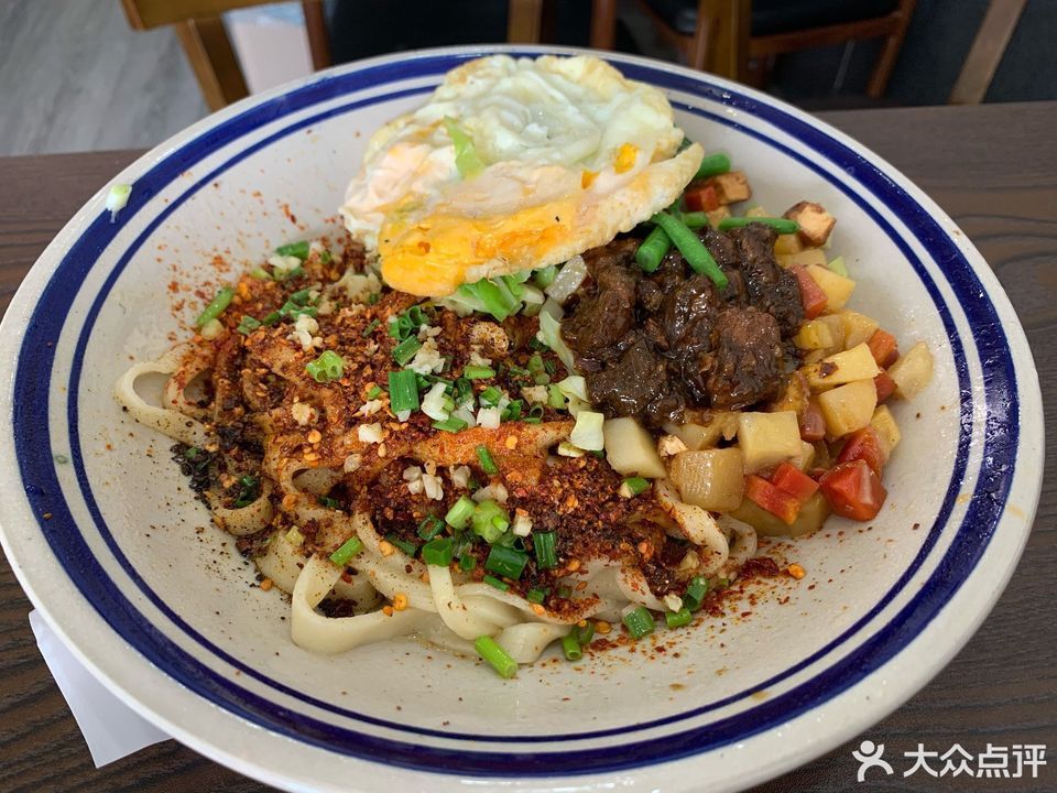 油泼臊子面图片